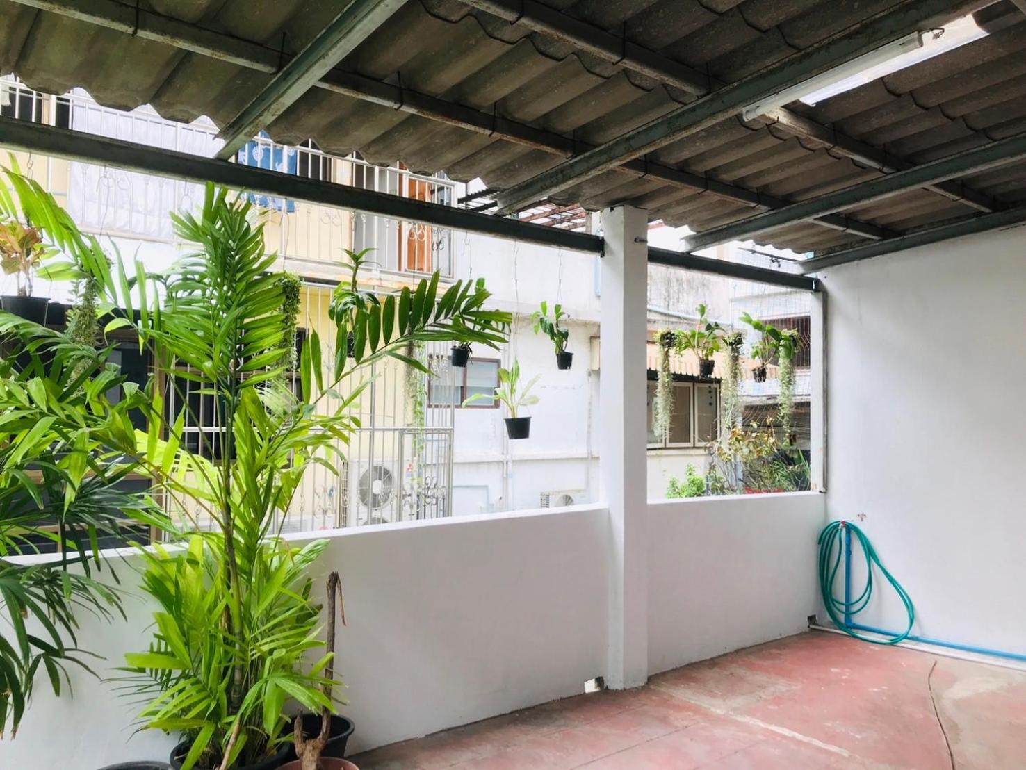 Silom Guesthouse Bangkok Exteriör bild