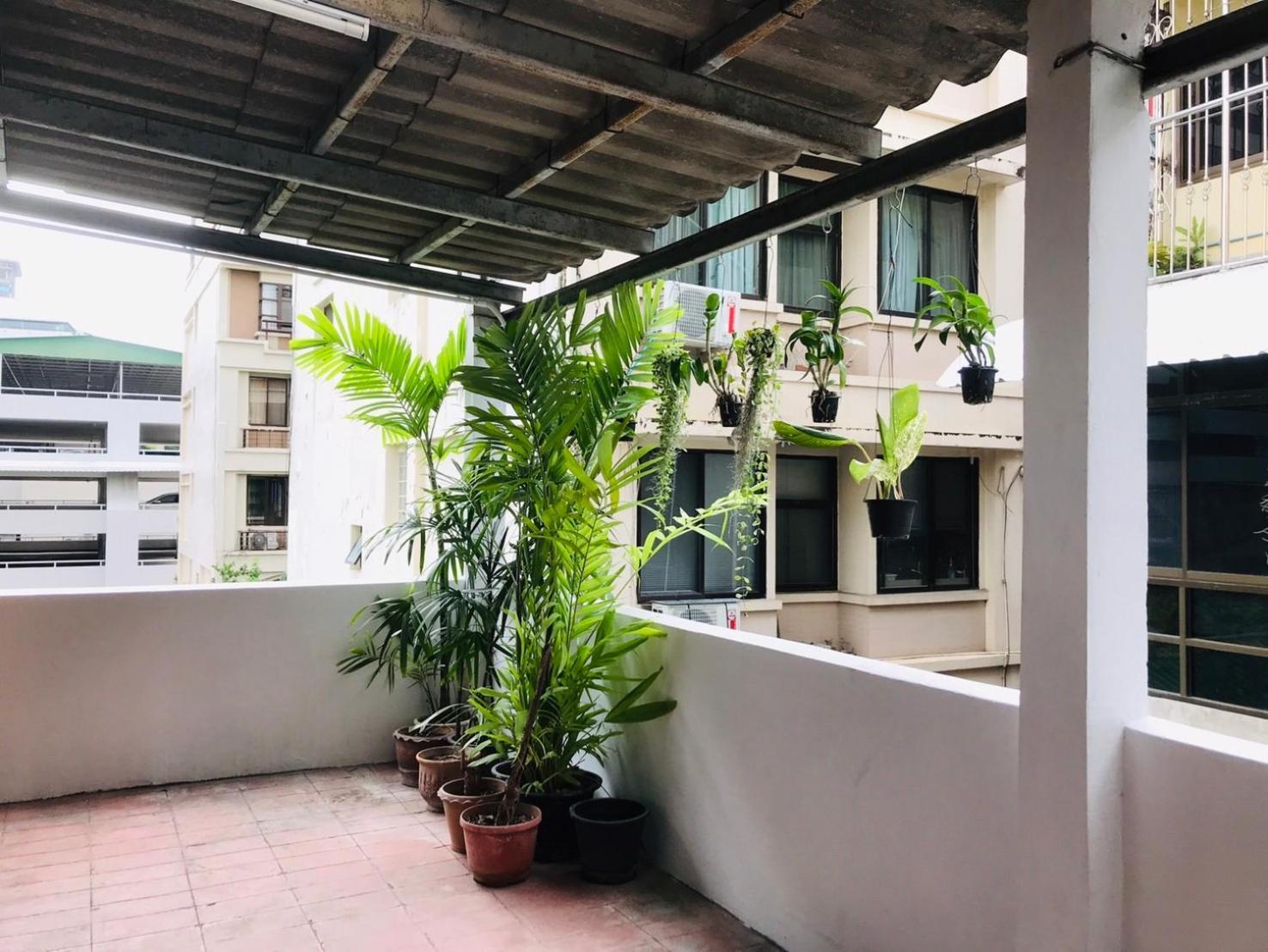 Silom Guesthouse Bangkok Exteriör bild